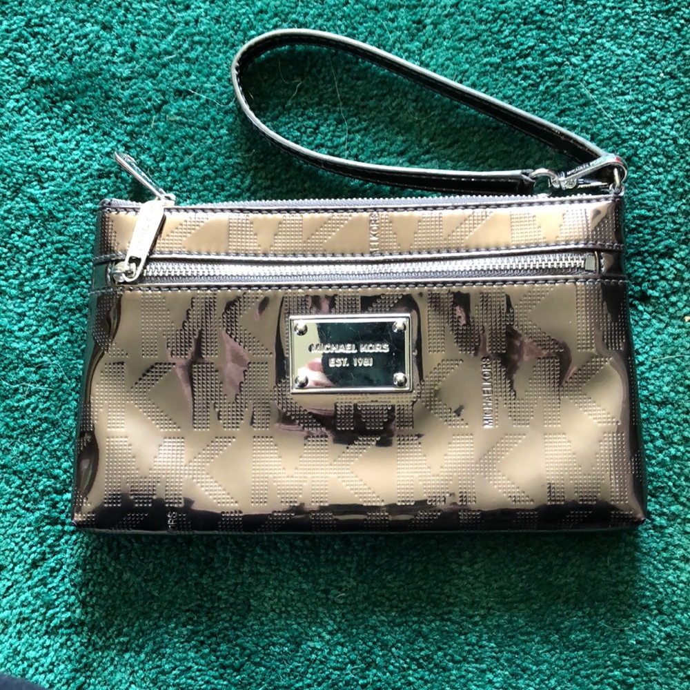 Michael kors wristlet